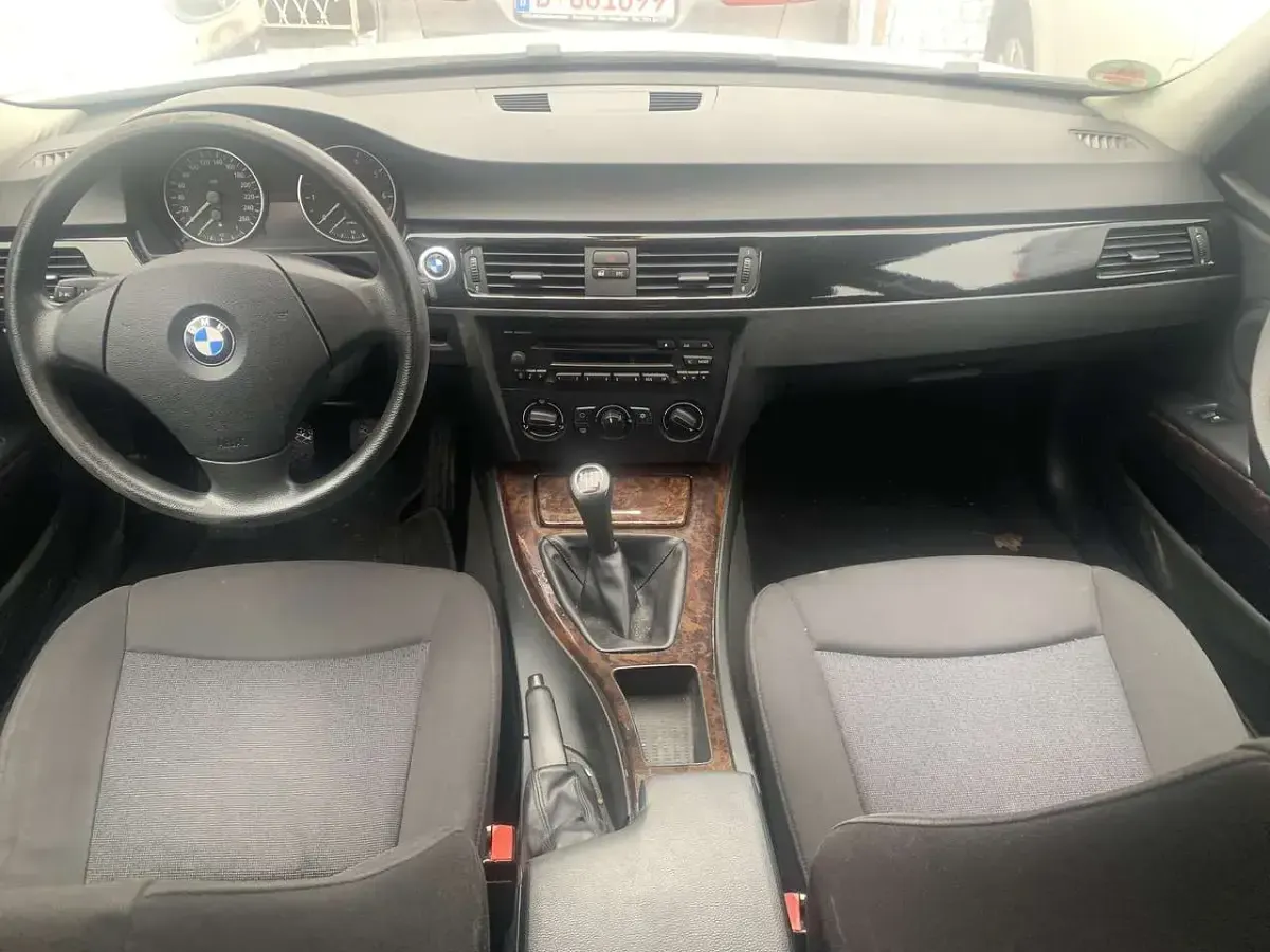 Gebraucht BMW 320 150 PS (110 kW) 2006 Titansilber metallic Kombi