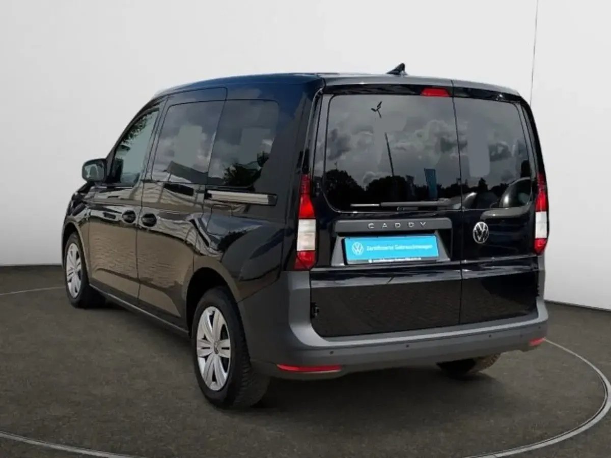 Gebraucht VW Caddy Basis 114 PS (83 kW) 2021 Deep black perleffekt Van / Kleinbus