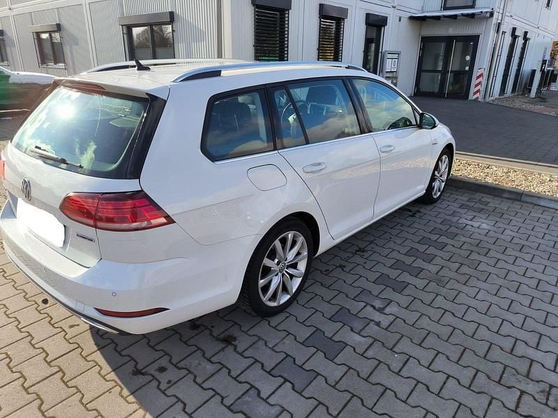 Gebraucht VW Golf VII Highline 130 PS (95 kW) 2020 Weiß Kombi