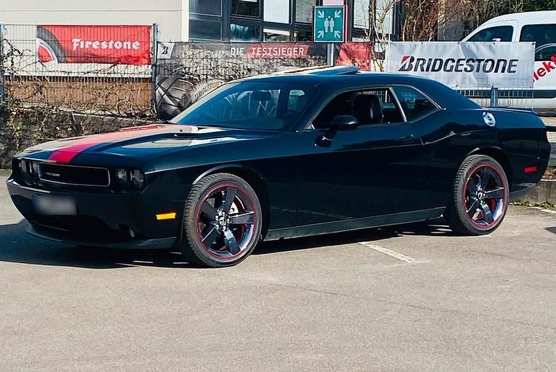 Second-hand Dodge Challenger 309 CP (227 kW) 2015 Negru Coupe