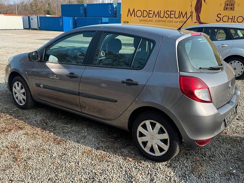 Gebraucht Renault Clio IV 75 PS (55 kW) 2012 Grau Kleinwagen