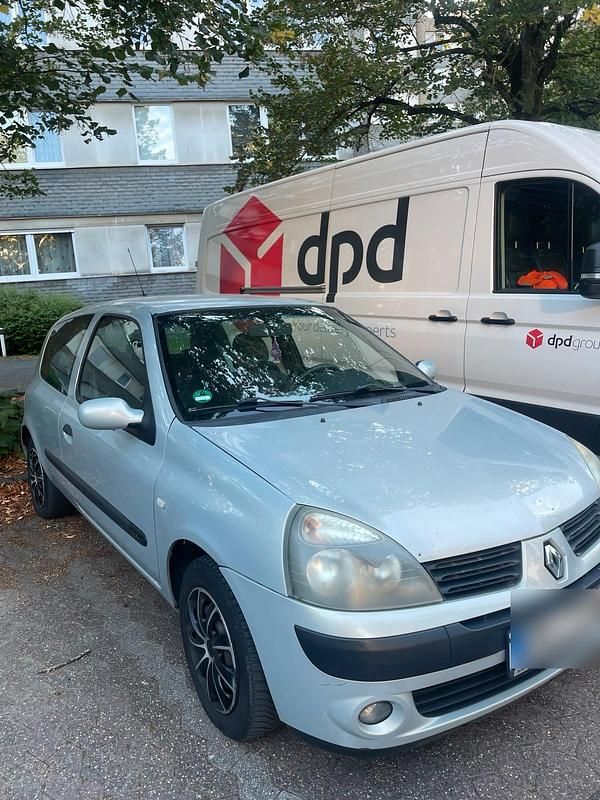 Grau Gebraucht 2004 Renault Clio II Authentique Kleinwagen | 1.300 € - Bild 1/4