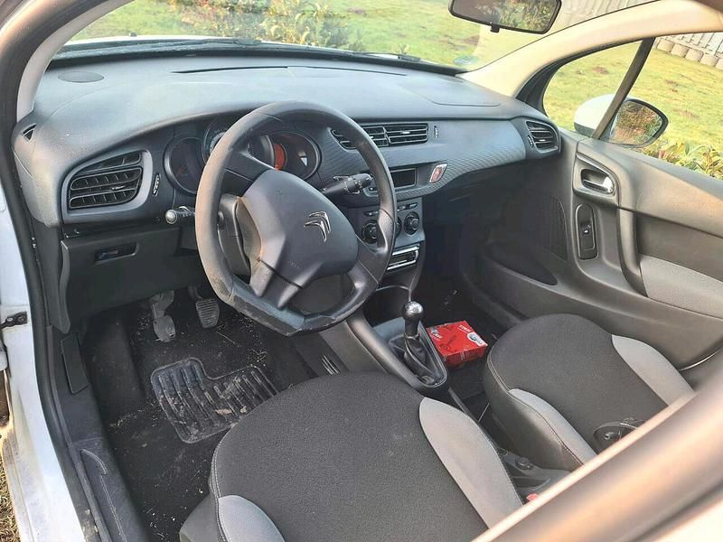 Gebraucht Citroën C3 74 PS (54 kW) 2011 Weiß Kleinwagen