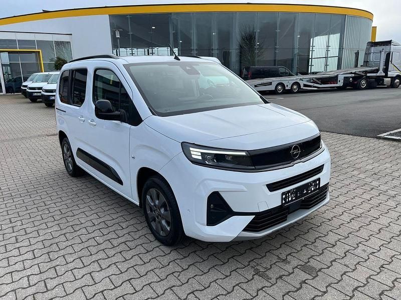 Gebraucht Opel Combo Life 131 PS (96 kW) 2024 Weiß Van / Kleinbus