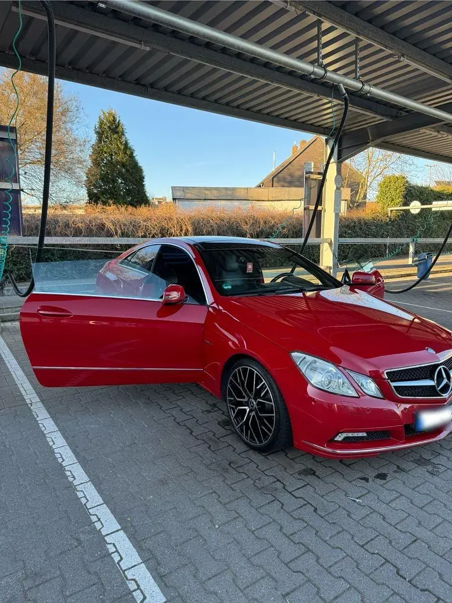 Gebraucht Mercedes E250 204 PS (150 kW) 2010 Rot Coupé