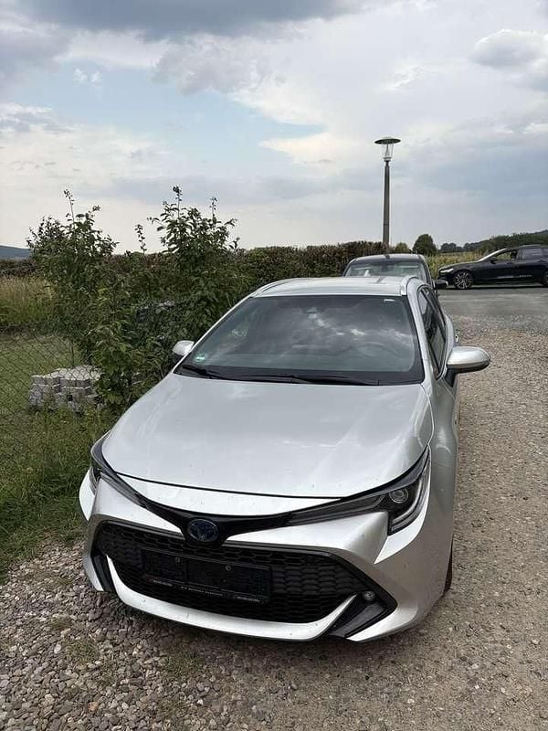 Silber Gebraucht 2021 Toyota Corolla Team Kombi | 22.000 € (Guter Preis) - Bild 1/4