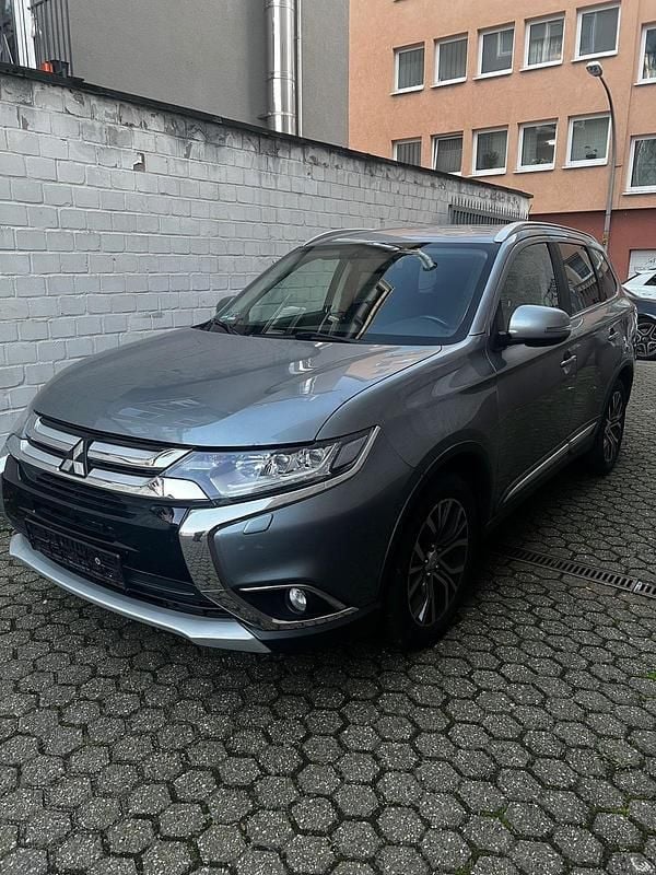 Gebraucht Mitsubishi Outlander 150 PS (110 kW) 2016 Grau SUV