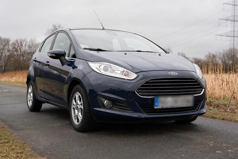 Gebraucht Ford Fiesta Titanium 95 PS (69 kW) 2016 Blau Kleinwagen