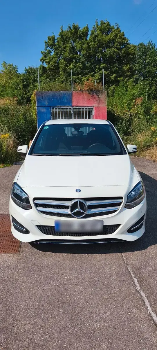 Gebraucht Mercedes B180 122 PS (89 kW) 2015 Weiß Kleinwagen