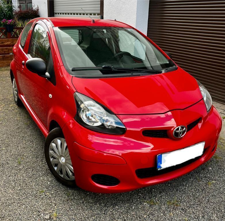 Rot Gebraucht 2010 Toyota Aygo Kleinwagen | 2.400 € (Guter Preis) - Bild 1/2