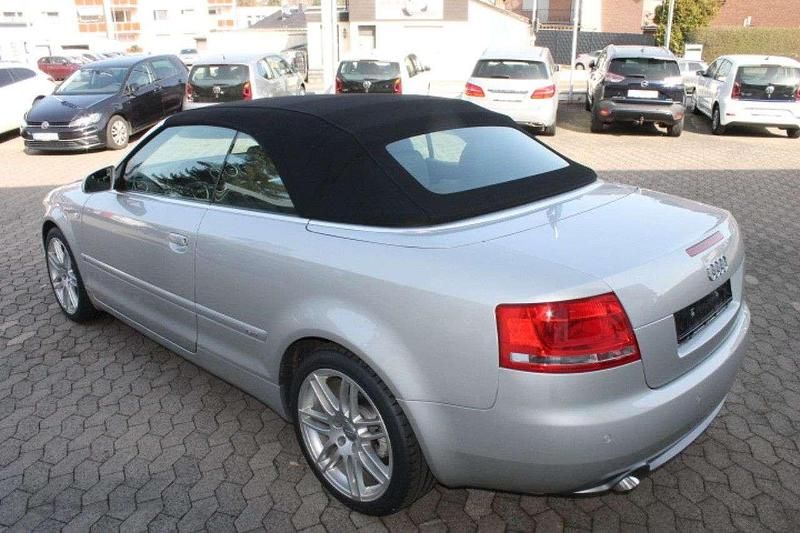 Gebraucht Audi A4 Cabriolet 140 PS (102 kW) 2009 Silbermetallic (metallic) Cabrio