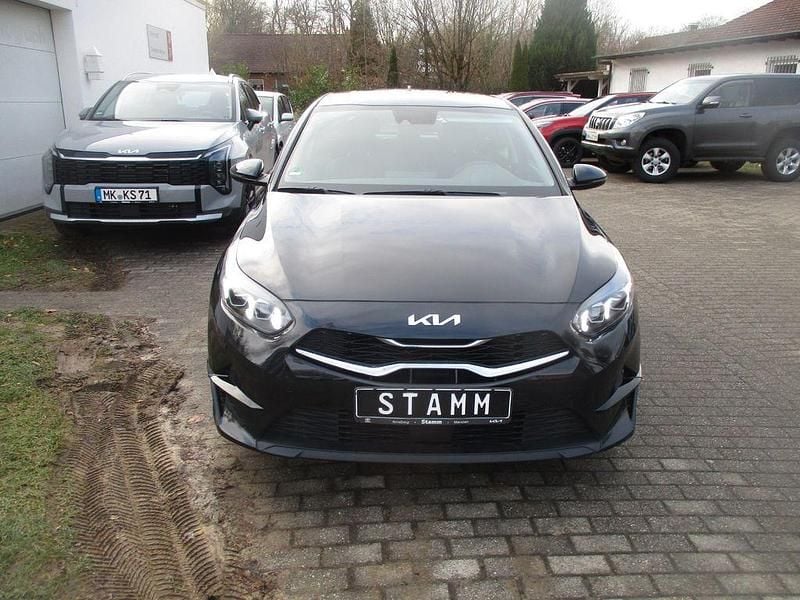 Gebraucht Kia Ceed Spirit 160 PS (117 kW) 2022 Schwarz Kleinwagen