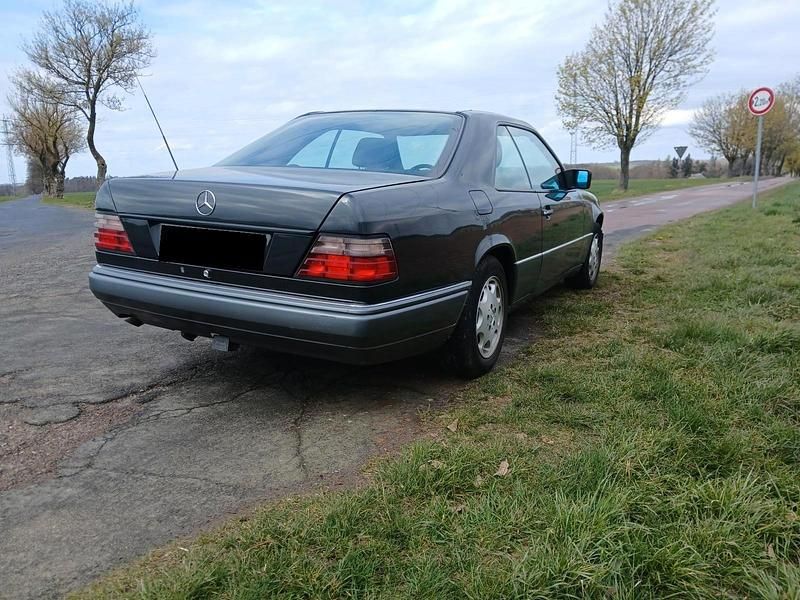 Gebraucht Mercedes E200 136 PS (100 kW) 1995 Grau Coupé
