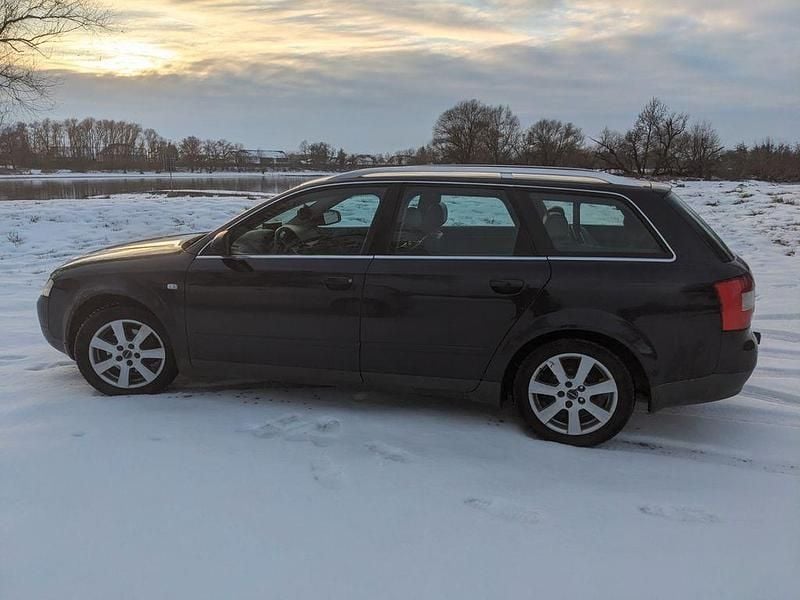 Gebraucht Audi A4 131 PS (96 kW) 2002 Blau Kombi