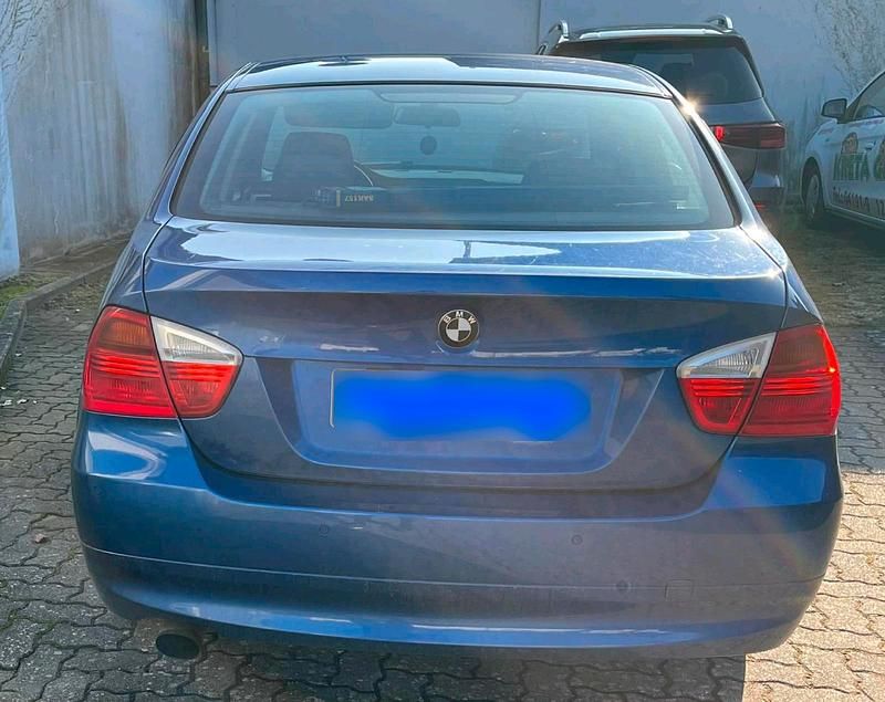 Gebraucht BMW 318 129 PS (94 kW) 2007 Blau Limousine