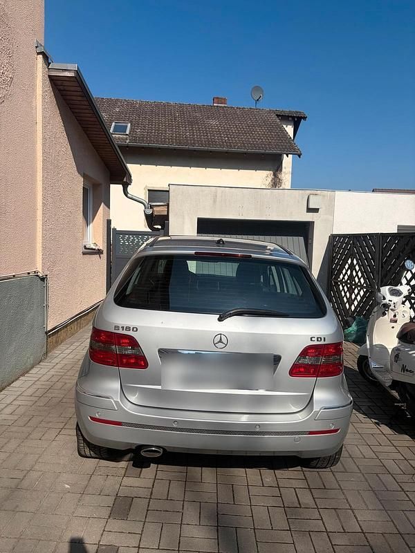 Gebraucht Mercedes B180 109 PS (80 kW) 2008 Silber Van / Kleinbus