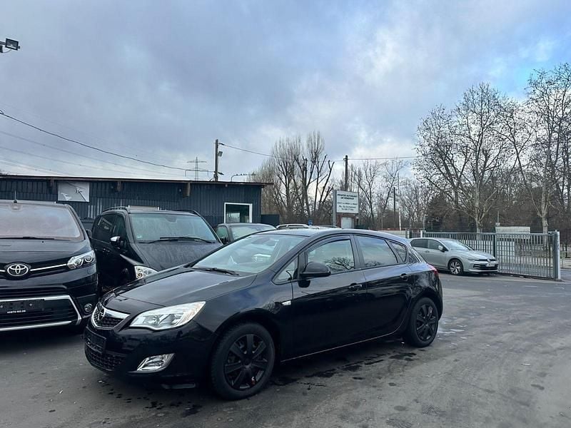 Schwarz Gebraucht 2011 Opel Astra Design Edition Kleinwagen | 3.999 € (Guter Preis) - Bild 1/4