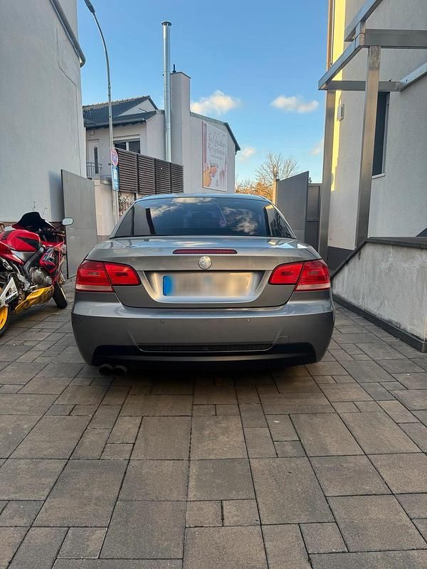 Gebraucht BMW 330 Cabriolet 231 PS (169 kW) 2007 Grau Cabrio