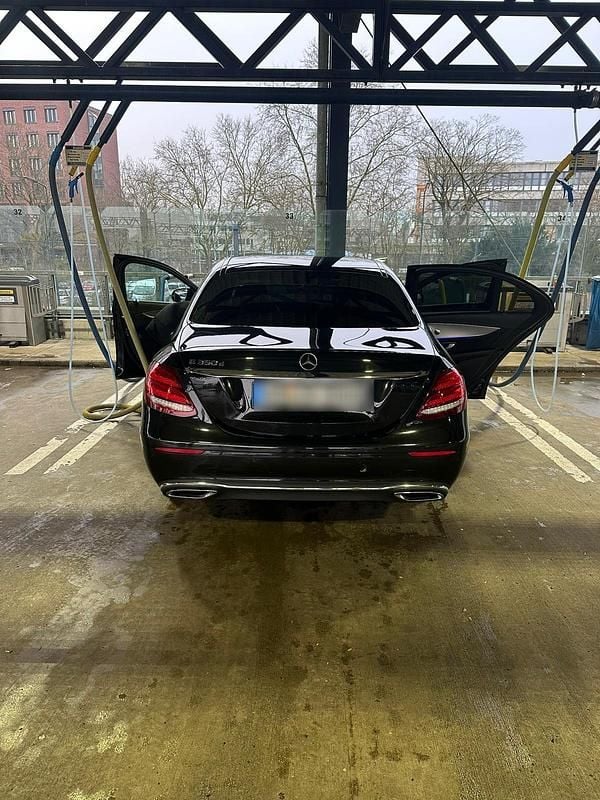 Gebraucht Mercedes E350 258 PS (189 kW) 2016 Schwarz Limousine