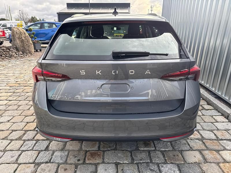 Neu Skoda Octavia Selection 150 PS (110 kW) 2026 Graphitgrau metallic Kombi