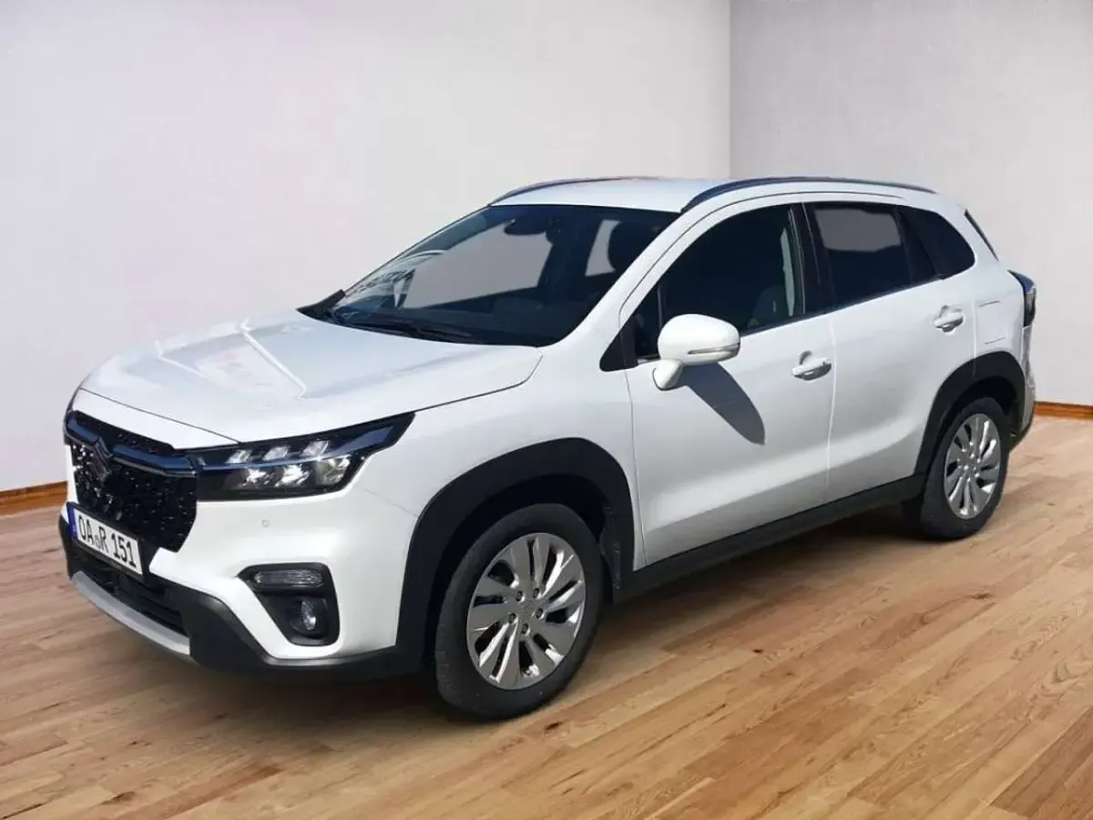 Gebraucht Suzuki SX4 S-Cross Comfort 129 PS (94 kW) 2024 Cool white pearl metallic SUV