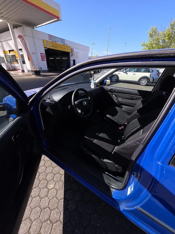 Second-hand VW Golf 75 CP (55 kW) 2001 Albastru Coupe