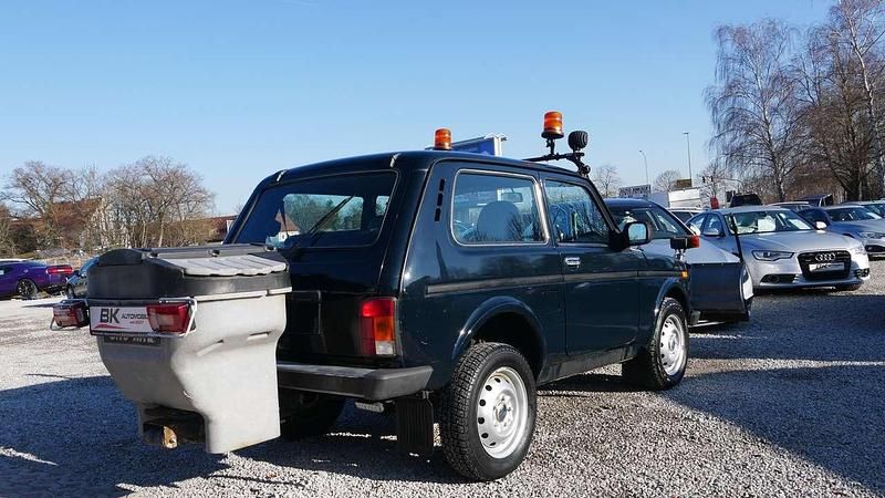 Gebraucht Lada Taiga 83 PS (61 kW) 2015 Schwarz SUV