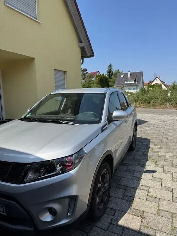 Gebraucht Suzuki Vitara 140 PS (102 kW) 2018 Silber SUV