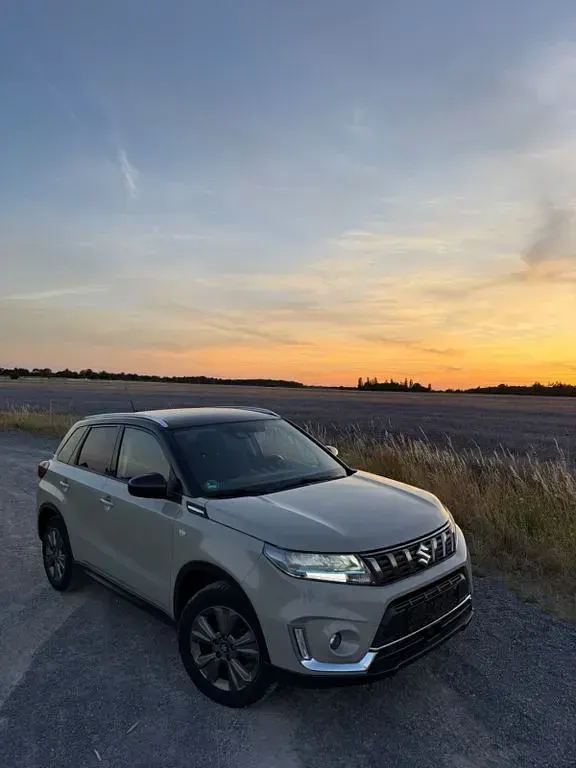 Gebraucht Suzuki Vitara 129 PS (94 kW) 2021 Beige SUV