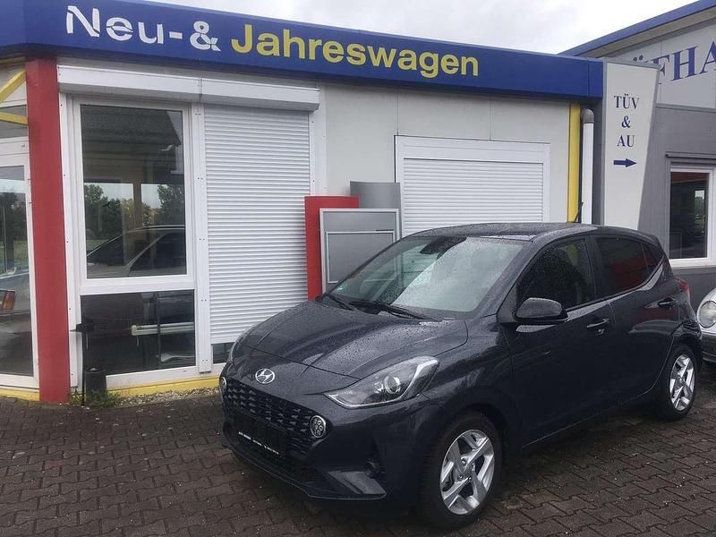 Grau Gebraucht 2023 Hyundai i10 Pure Kleinwagen | 14.690 € (Fairer Preis) - Bild 1/1