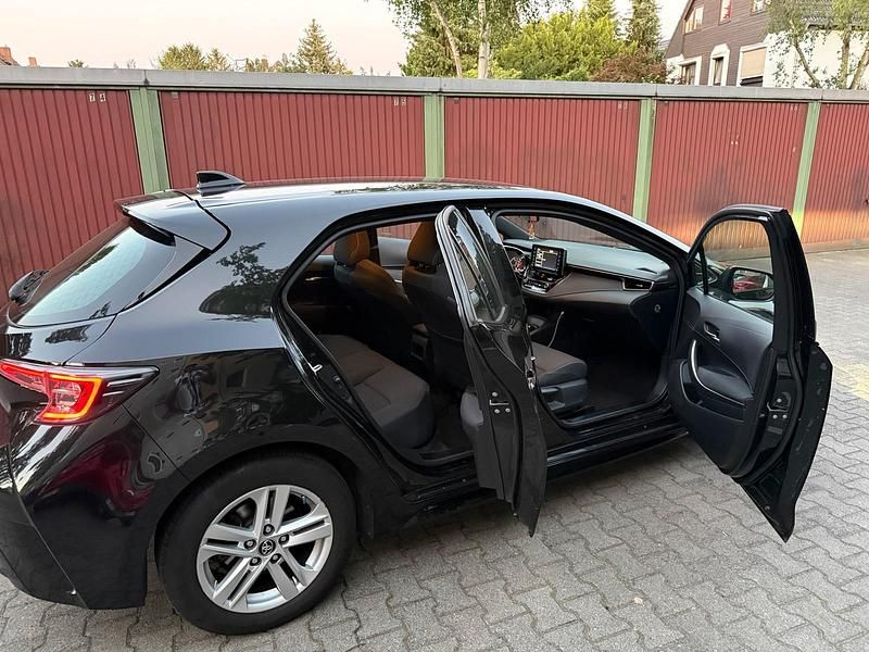 Schwarz Gebraucht 2019 Toyota Corolla Limousine | 14.500 € (Fairer Preis) - Bild 1/4