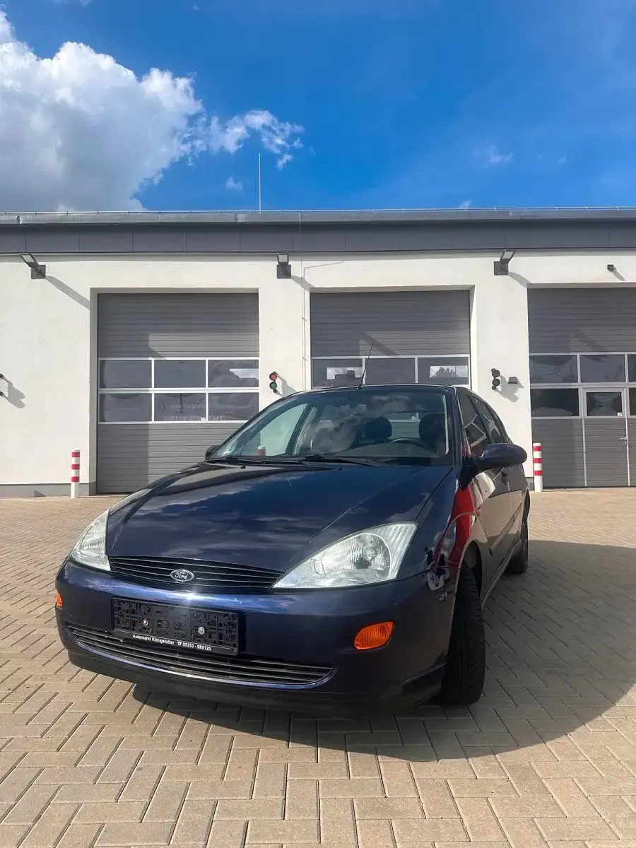 Usata Ford Focus 75 CV (55 kW) 1999 Blu Berlina