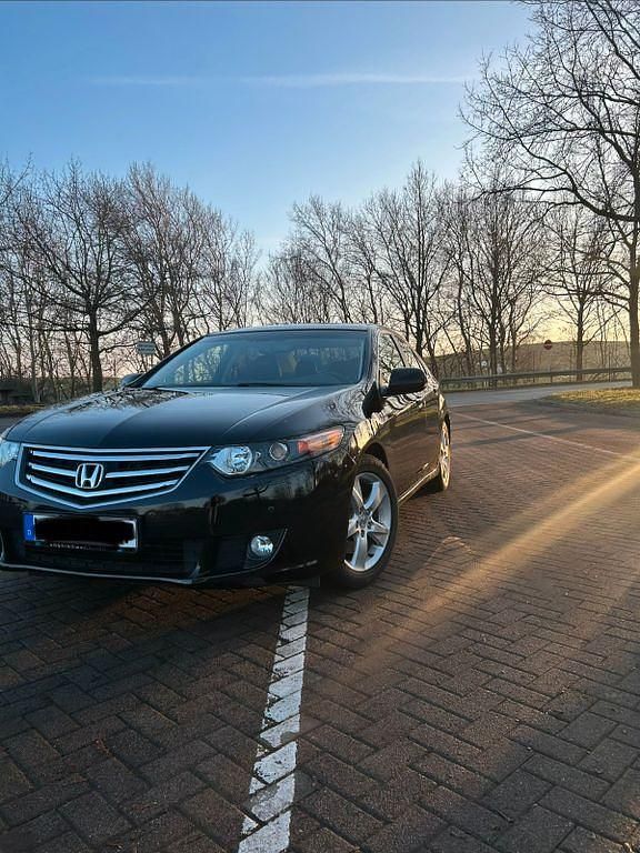 Schwarz Gebraucht 2010 Honda Accord Executive Limousine | 10.800 € (Fairer Preis) - Bild 1/4