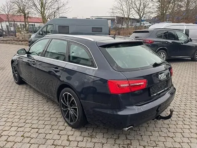 Gebraucht Audi A6 Business 245 PS (180 kW) 2012 Blau Kombi
