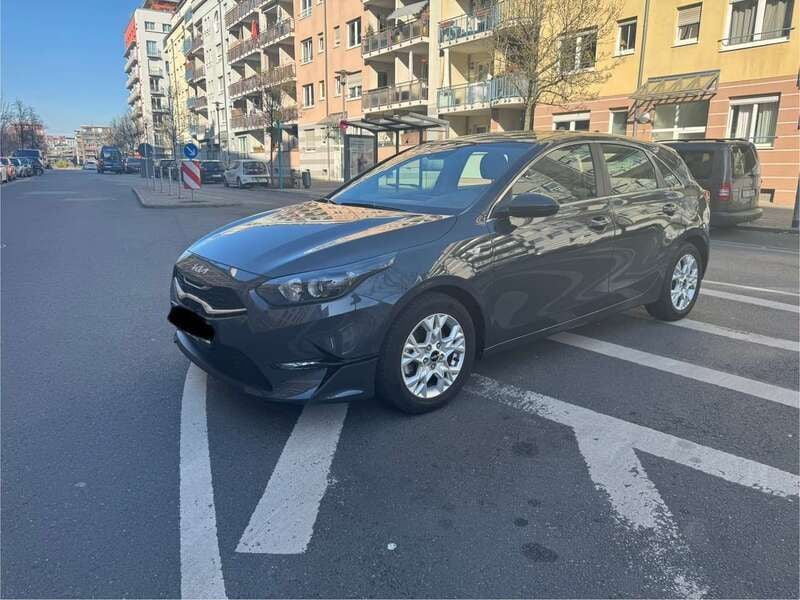 Grau Gebraucht 2022 Kia Ceed Limousine | 23.499 € (Fairer Preis) - Bild 1/4