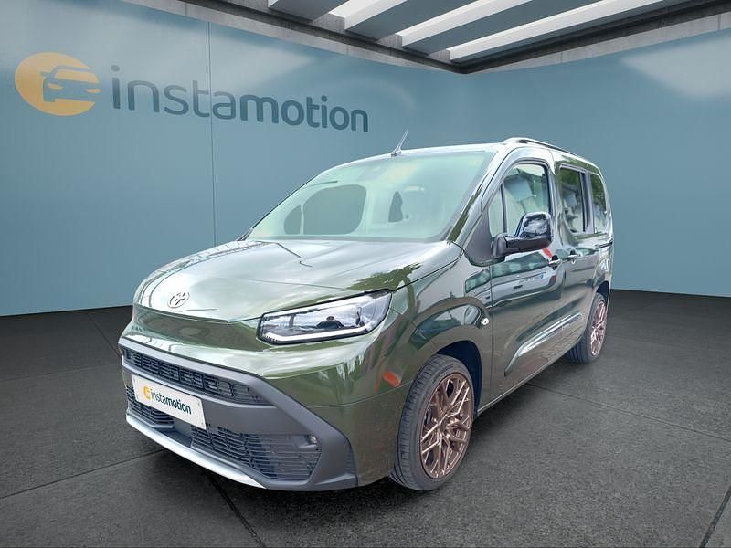 Grün Gebraucht 2024 Toyota Proace Verso City Kombi | 32.499 € (Etwas zu teuer) - Bild 1/4