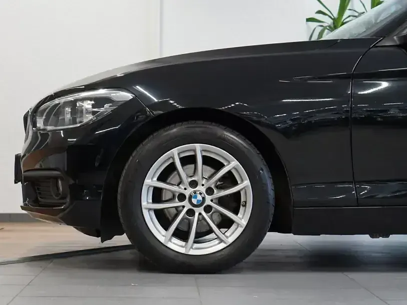 Gebraucht BMW 118 Advantage 136 PS (100 kW) 2018 Schwarz (schwarz ii) schwarz Kleinwagen