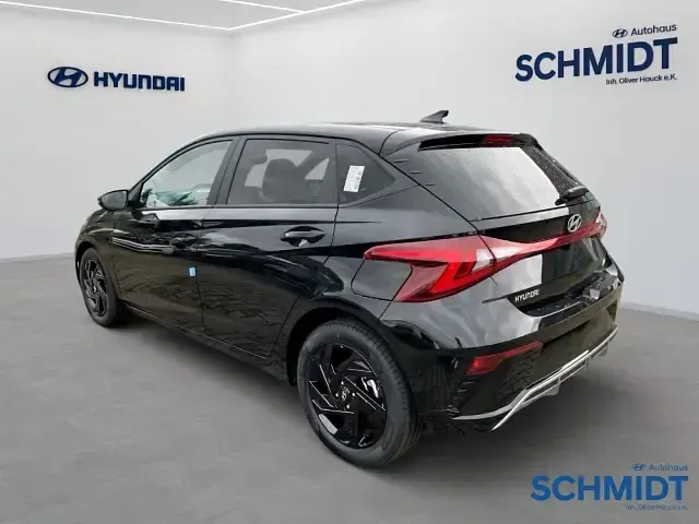 Neu Hyundai i20 Blackline 90 PS (66 kW) 2026 Schwarz Kleinwagen