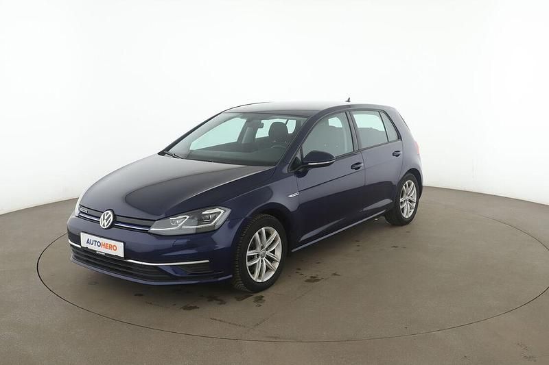 Gebraucht VW Golf VII Comfortline 131 PS (96 kW) 2019 Blau Limousine