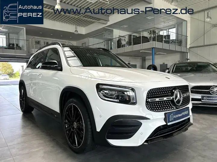 Nachtschwarz unilack Gebraucht 2022 Mercedes GLB200 SUV | 33.996 € (Fairer Preis) - Bild 1/4