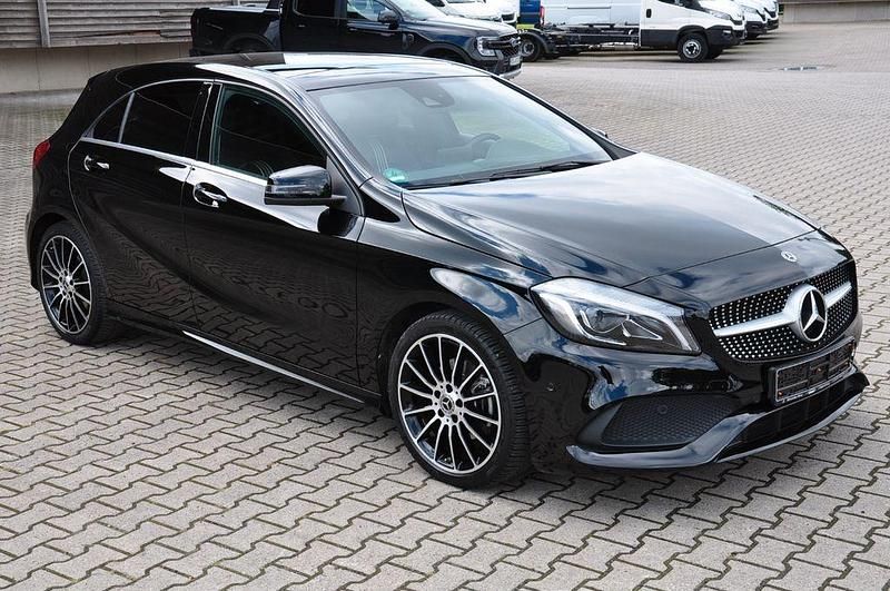 Schwarz Gebraucht 2018 Mercedes A180 AMG line Limousine | 18.990 € (Fairer Preis) - Bild 1/4
