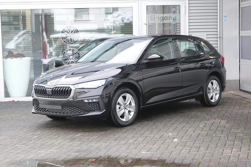Neu Skoda Scala Selection 116 PS (85 kW) 2025 Schwarzmagic perleffekt Kleinwagen