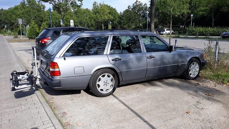 Silber Gebraucht 1993 Mercedes E320 Sportline Kombi | 12.000 € - Bild 1/3