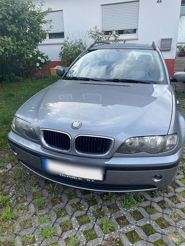 Grau Gebraucht 2004 BMW 318 Kombi | 880 € - Bild 1/4