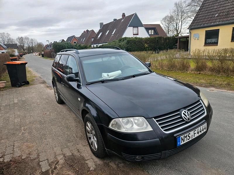 Second-hand VW Passat 131 CP (96 kW) 2004 Negru Break
