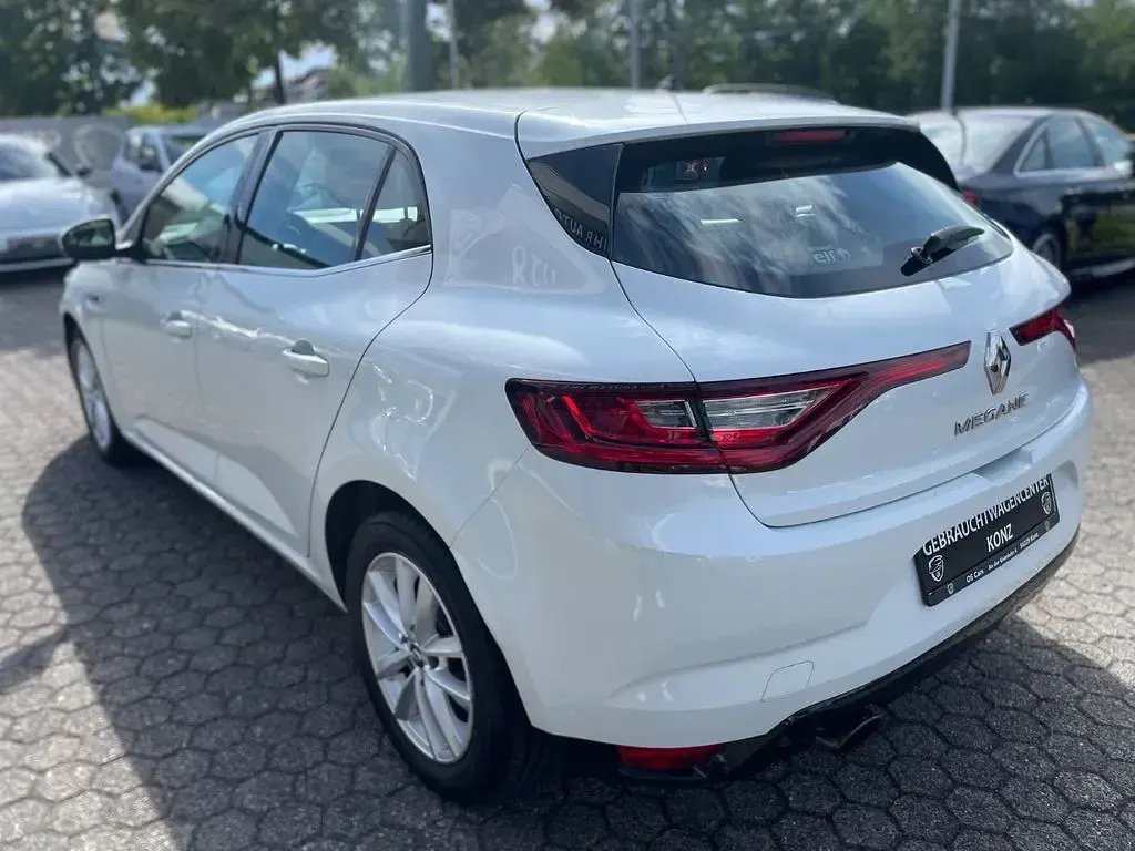 Gebraucht Renault Mégane Intens 132 PS (97 kW) 2017 Weiß Limousine