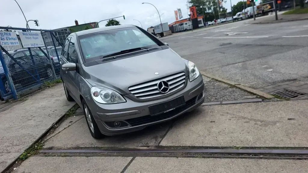 Gebraucht Mercedes B200 140 PS (102 kW) 2007 Schwarz Van / Kleinbus