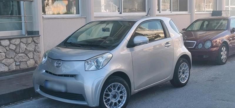 Gebraucht Toyota iQ 70 PS (51 kW) 2011 Silber Kleinwagen