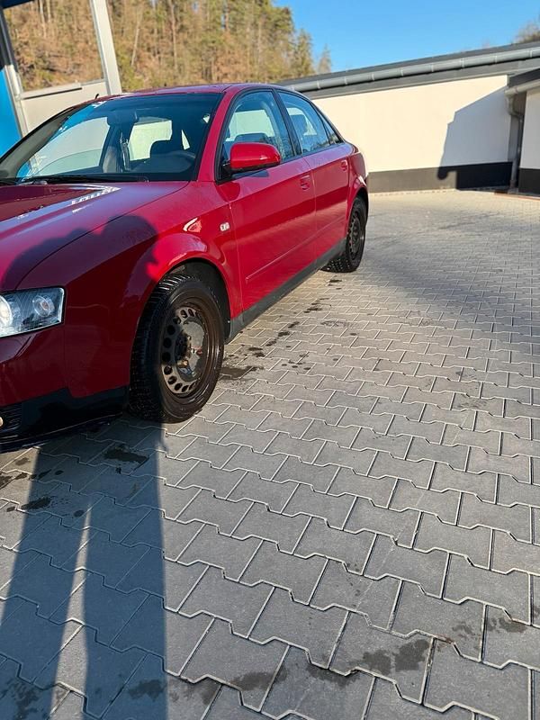 Gebraucht Audi A4 131 PS (96 kW) 2003 Rot Limousine