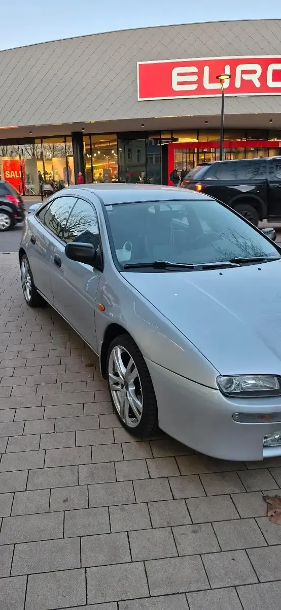 Gebraucht Mazda 323F 88 PS (64 kW) 1998 Silber Limousine